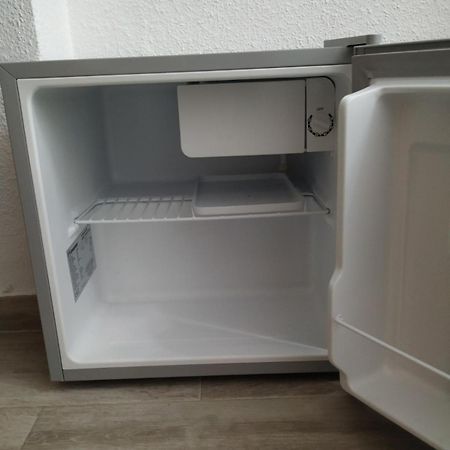 Hostal Cuatro Torres Madrid Bagian luar foto